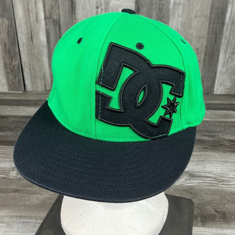 DC Shoes Flexfit Hat Green Black Flat Brim L-XL Embroidered Logo Skater Cap
